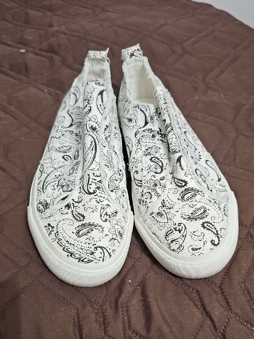 Women's White &Black Slip-On Paisley Canvas Sneakers